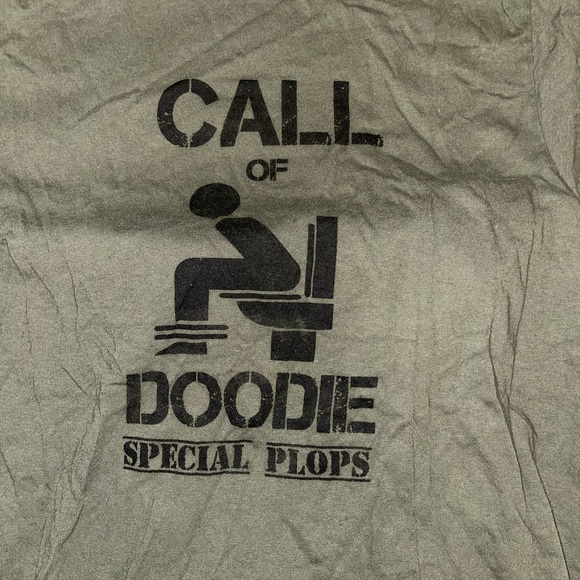 GRAPHIC TEE BUNDLE!!! - Picture 9 of 11